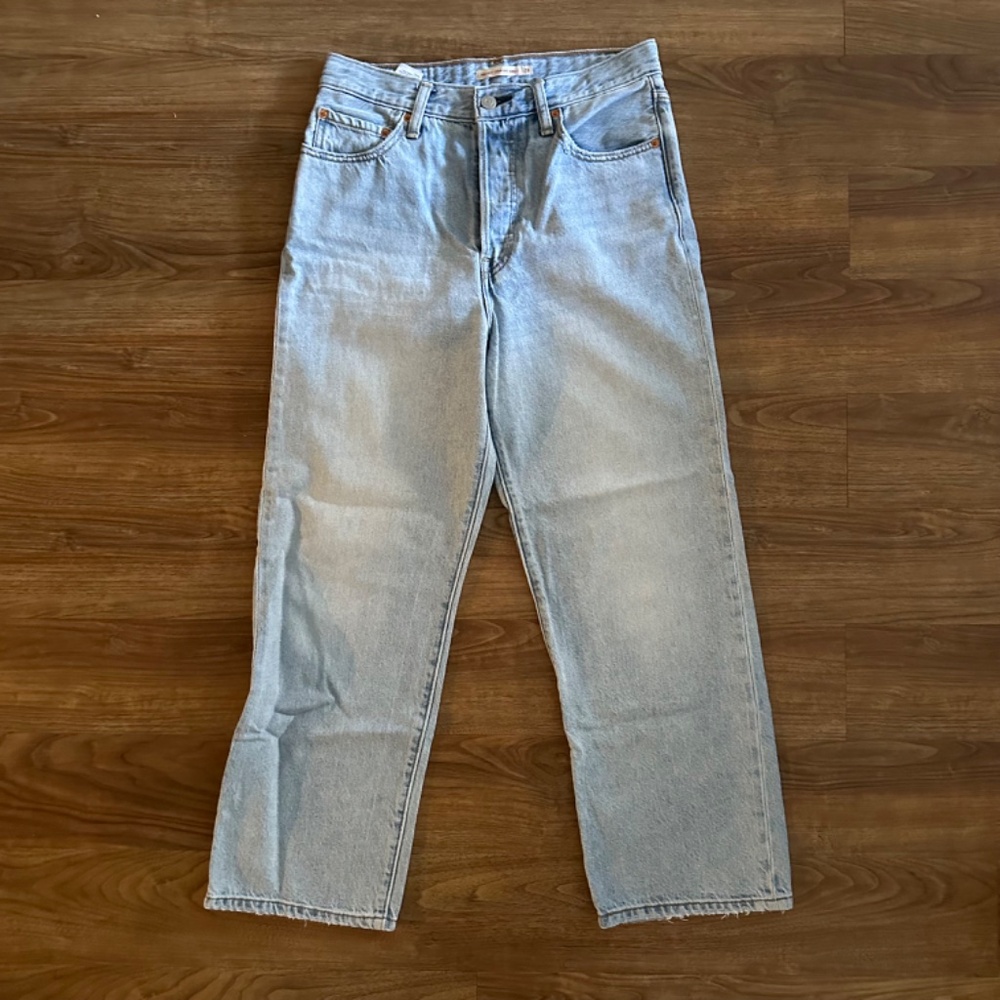Levi’s Ribcage Ankle Straight Jeans in Middle Road - Size 28x27L
